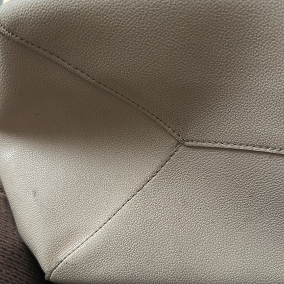 VERA NEW YORK Large Taupe Bucket Bag Tote - Picture 7 of 8